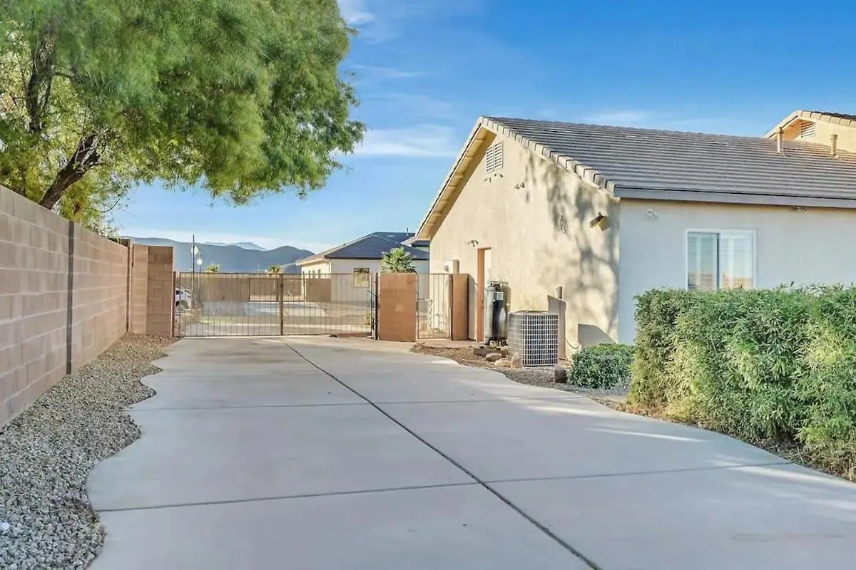 Lux 5Br Home W Pool, Hot Tub, Waterfall, Rv Space Las Vegas 0*,
